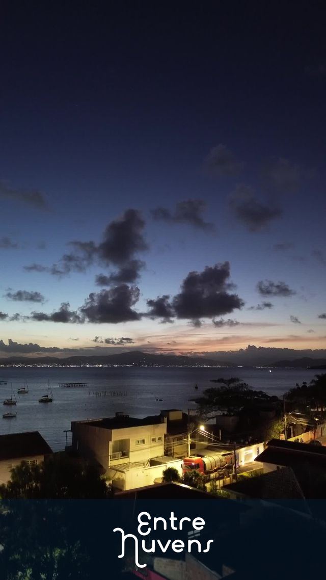 Pôr-do-sol em Santo Antônio de Lisboa  — vídeo aéreo de Florianópolis