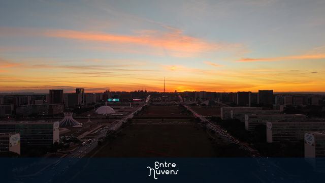 POR DO SOL Esplanada dos Ministérios — vídeo aéreo de Brasília