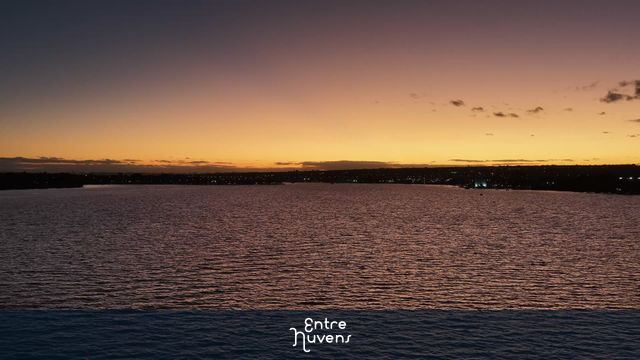 POR DO SOL LAGO PARANOA — vídeo aéreo de Brasília