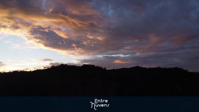 Pôr do sol muito lindo em Minas Gerais — vídeo aéreo de Antônio Dias