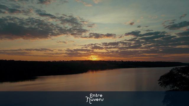 Por do sol na visão privilegiada do drone! — vídeo aéreo de Chapadão do Sul