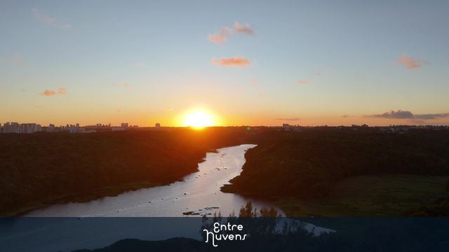 PÔR DO SOL NO PARQUE DE PITUAÇU