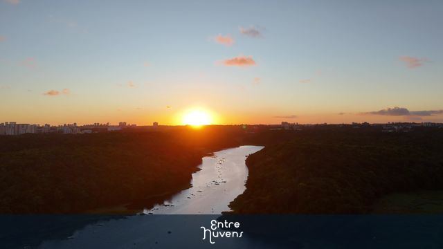 PÔR DO SOL NO PARQUE METROPOLITANO DE PITUAÇU SALVADOR
