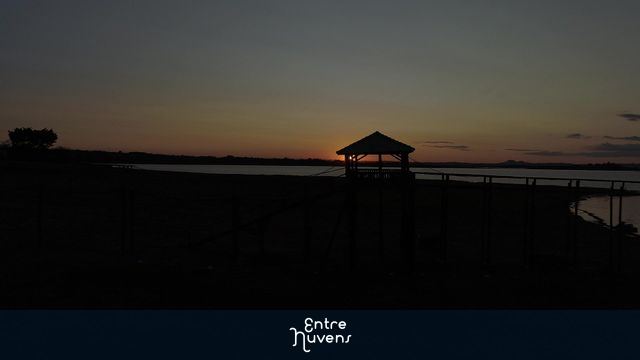 Por do Sol no rio 2 — vídeo aéreo de Carlópolis