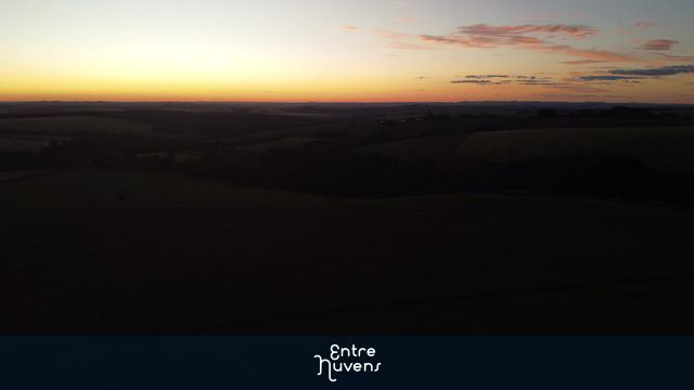 Pôr do Sol nos Campos Gerais — vídeo aéreo de Carambeí