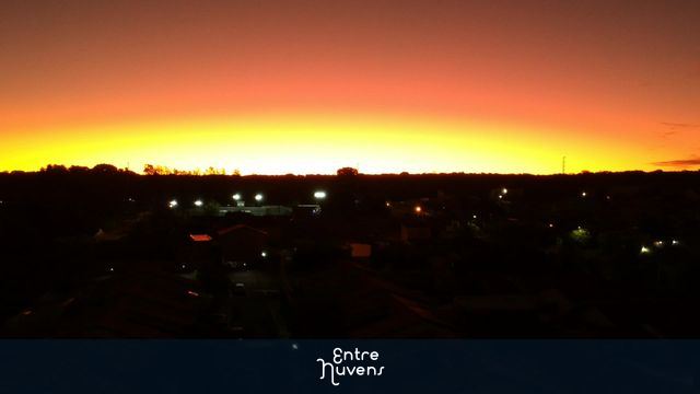 Por do sol radiante — vídeo aéreo de Campo Grande