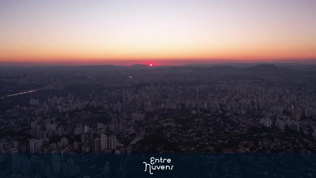 Pôr do sol sobre a cidade de São Paulo