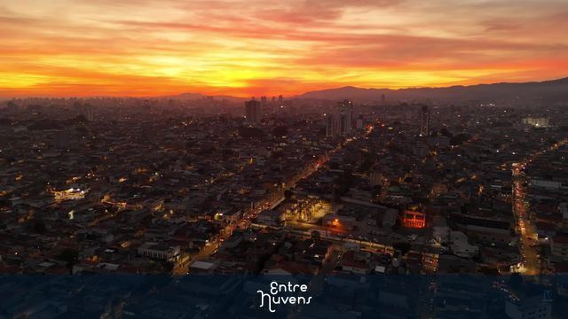 Por do Sol Zona Norte de SP — vídeo aéreo de São Paulo