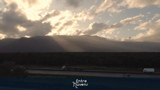 Pôr-do-Sol na Montanha — vídeo aéreo de Praia Grande