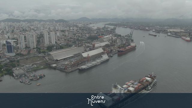 Porto de Santos com navio