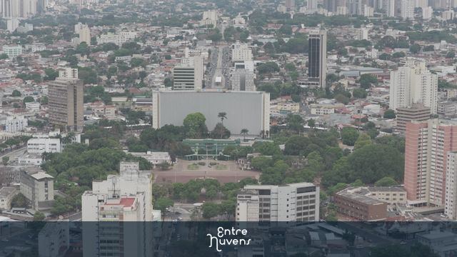 Praça Cívica e Palácio das Esmeraldas