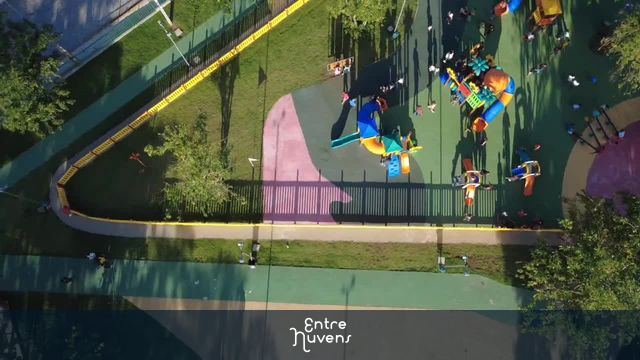 Praça da igrejinha Crianças brincando-PE — vídeo aéreo de Cabo de Santo Agostinho