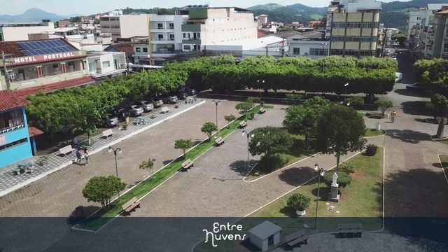 Praça da pequena cidade do Carmo-RJ