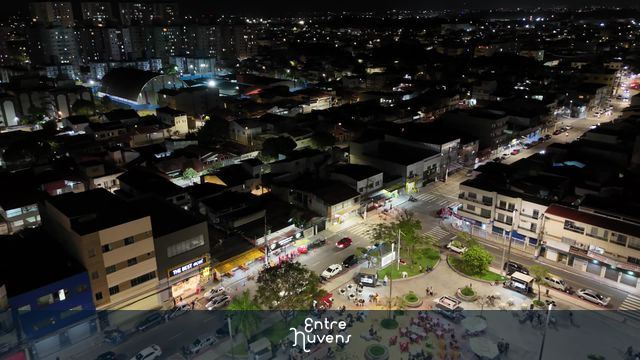 Praça das Gaivotas noite — vídeo aéreo de Vila Velha