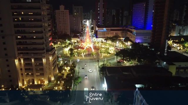 Praça Portugal iluminada com decoração natalina — vídeo aéreo de Fortaleza