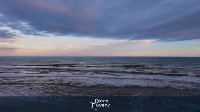 Praia ao entardecer