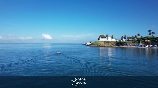 Praia da Boa Viagem com vista para o Forte de Mont Serrat e a Ponta do Humaitá
