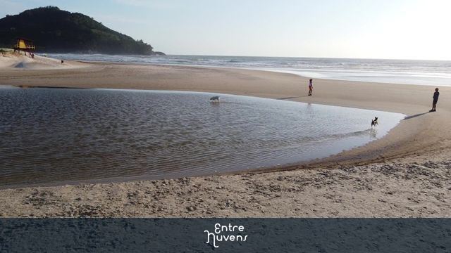 Praia da Ferrugem e Praia da Barra — vídeo aéreo de Garopaba