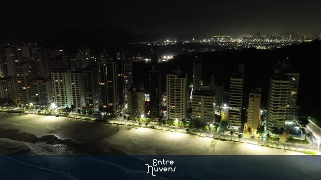 Praia das Astúrias nouturno