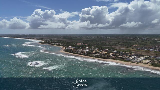 PRAIA DE AREMBEPE — vídeo aéreo de Camaçari