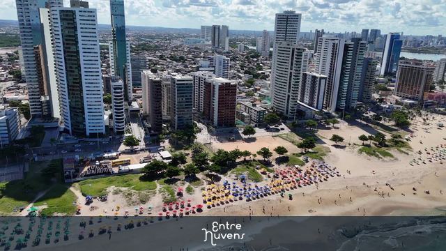 Praia de Boa Viagem — vídeo aéreo de Recife