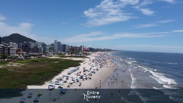 Praia de Caiobá — vídeo aéreo de Matinhos