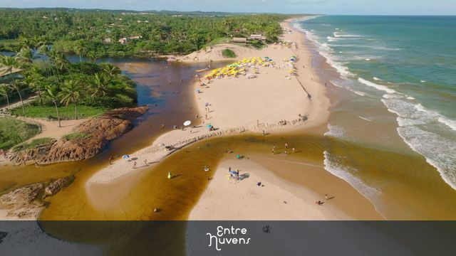 Praia de Imbassaí, litoral norte da Bahia