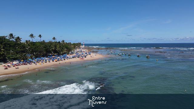 Praia de Itapuã — vídeo aéreo de Salvador