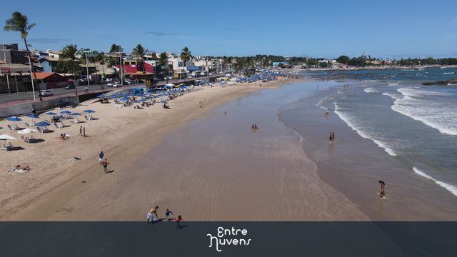 Praia de Itapuã — vídeo aéreo de Salvador