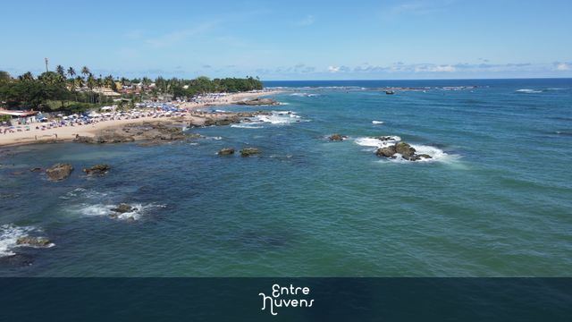 Praia de Itapuã — vídeo aéreo de Salvador