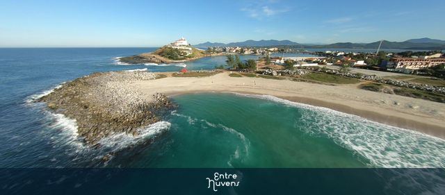 Praia de Itaúna vista de cima — vídeo aéreo de Saquarema
