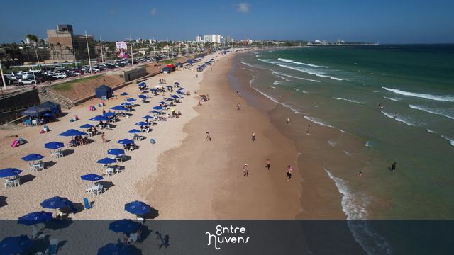 Praia de Jaguaribe — vídeo aéreo de Salvador