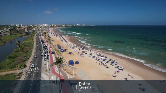 Praia de Jaguaribe e a nova orla — vídeo aéreo de Salvador