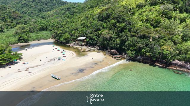 Praia do Camburi: Paraíso Escondido em Ubatuba - Vista Aérea