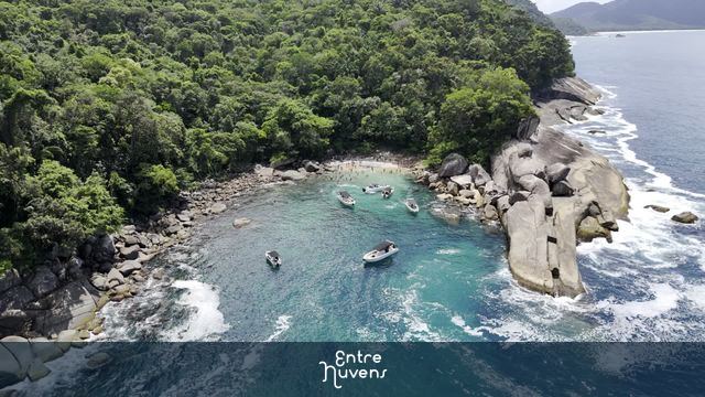Praia do Caxadaço - Ilha Grande — vídeo aéreo de Angra dos Reis