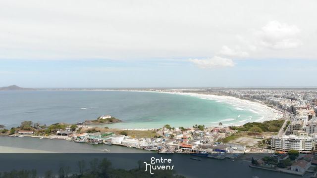 Praia do Forte e Ilha do Japones — vídeo aéreo de Cabo Frio