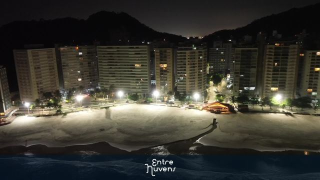 Praia do Guarujá noite 2025