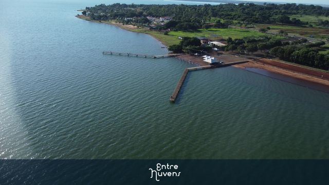 Praia do lago azul  — vídeo aéreo de São Simão