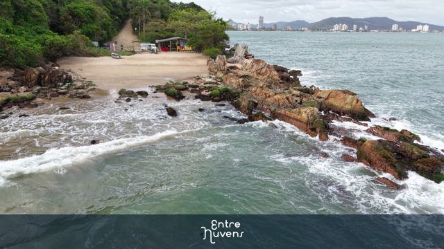 Praia Secreta em Penha: Paraíso Escondido no Litoral Catarinense