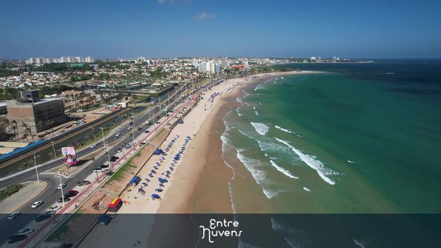 Praias de Jaguaribe e Piatã — vídeo aéreo de Salvador