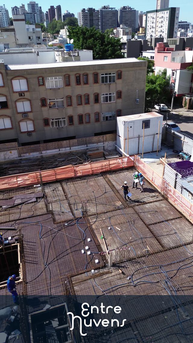 Prédio em Construção — vídeo aéreo de Porto Alegre