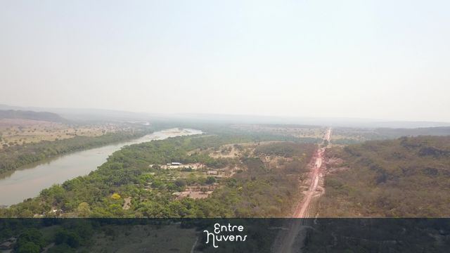 Queimadas no Pantanal — vídeo aéreo de Coxim