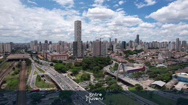 Radial Leste na altura da Av. Salim Fará Maluf, próximo ao Metro Tatuapé,  — vídeo aéreo de São Paulo