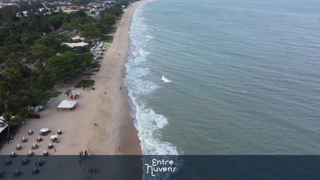 Registro aéreo da praia de Taperapuan em Porto Seguro