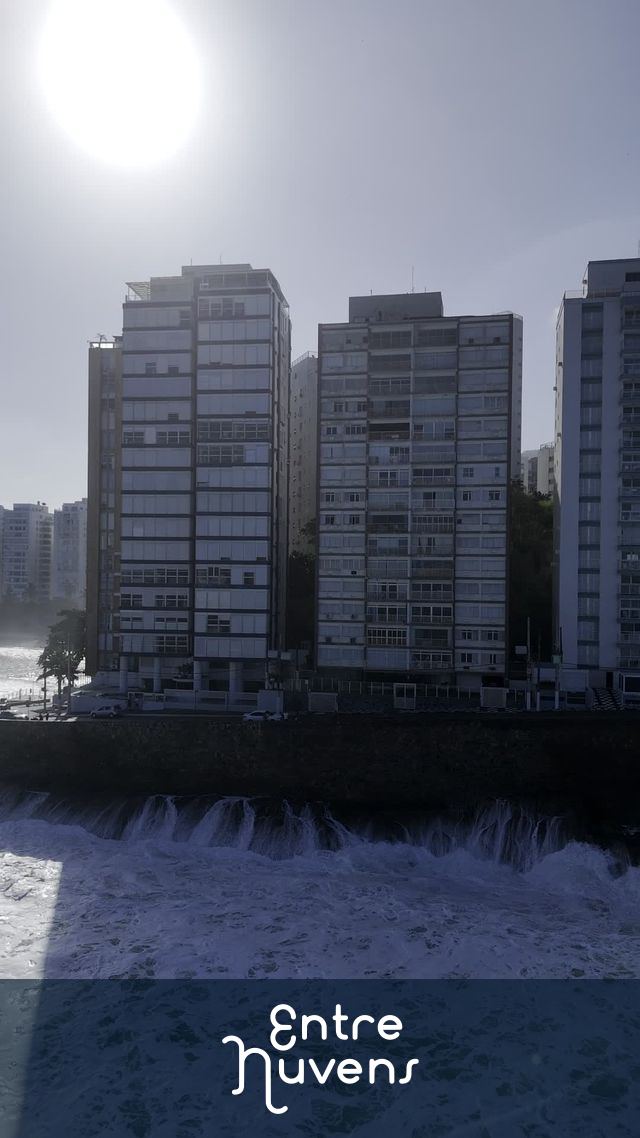 Ressaca Guaruja — vídeo aéreo de Guarujá