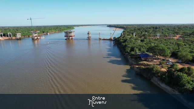 RIO ARAGUAIA — vídeo aéreo de São Miguel do Araguaia