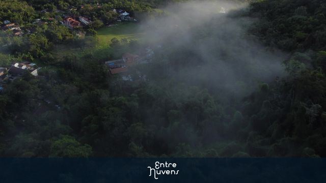 Rio e praia — vídeo aéreo de São Paulo