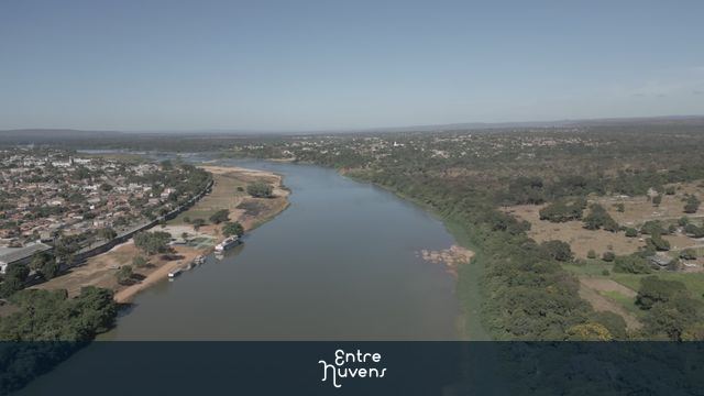 Rio São Francisco em Pirapora Minas Gerais próximo ao ponto de embarque do Navio a vapor Benjamim Guimarães