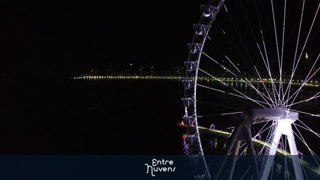 roda gigante balneario camboriu noturna — vídeo aéreo de Balneário Camboriú