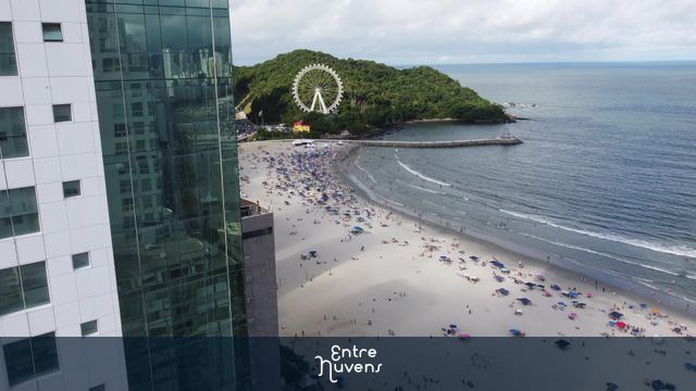 Roda Gigante de Balneario Camboriu — vídeo aéreo de Balneário Camboriú